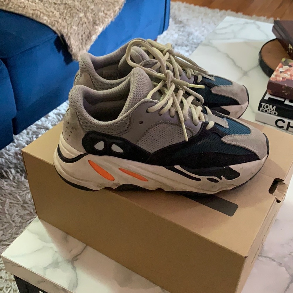 YEEZY BOOST 700 SIZE US 4